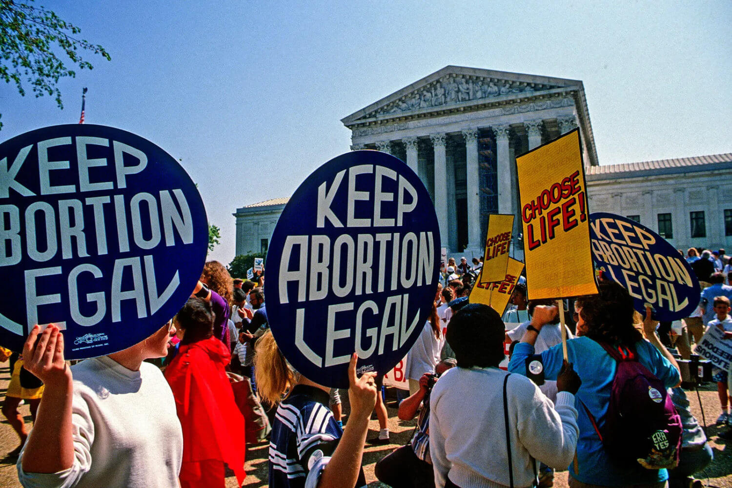 Roe v. Wade protesters crowd in front of the supreme court in Washington DC